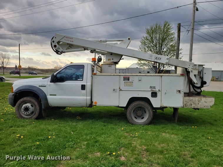 image for item DZ7041 2006 Ford F550 bucket truck