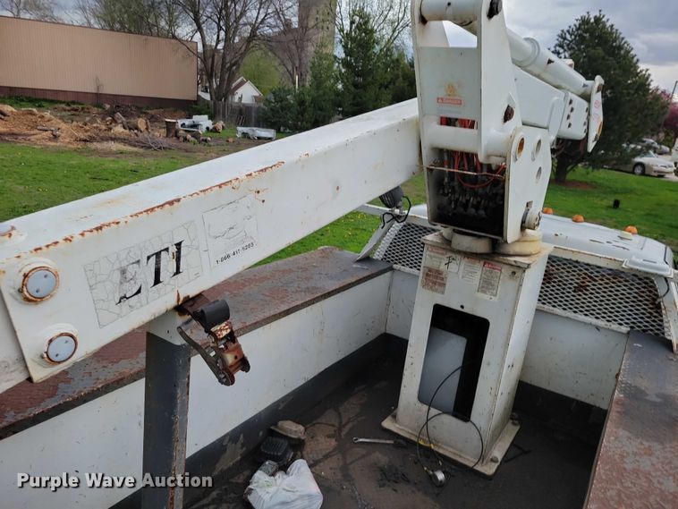 image for item DZ7041 2006 Ford F550 bucket truck