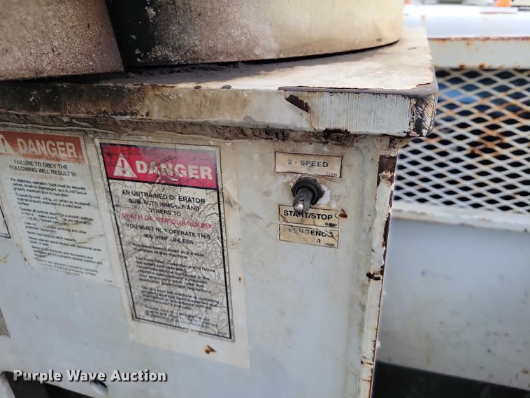 image for item DZ7041 2006 Ford F550 bucket truck