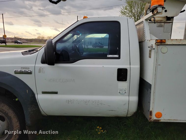 image for item DZ7041 2006 Ford F550 bucket truck