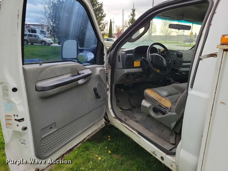 image for item DZ7041 2006 Ford F550 bucket truck