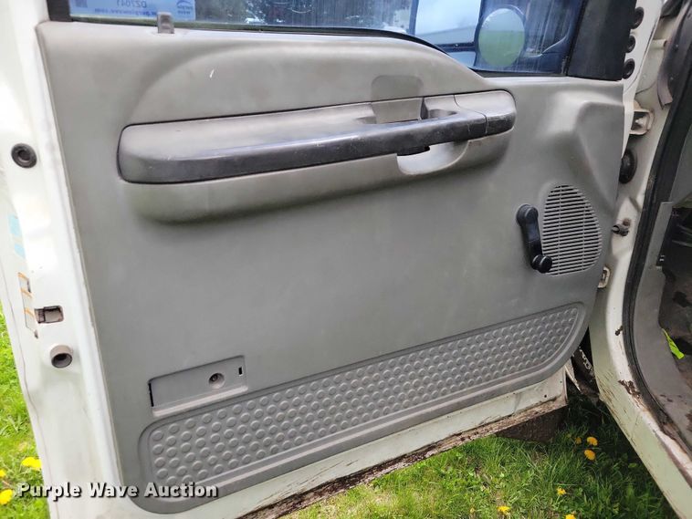 image for item DZ7041 2006 Ford F550 bucket truck