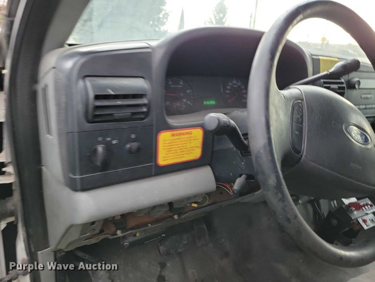 image for item DZ7041 2006 Ford F550 bucket truck