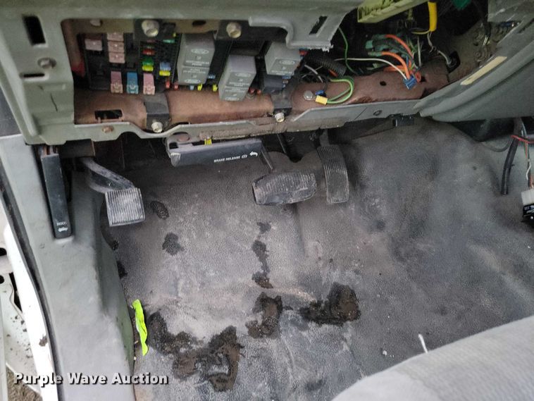 image for item DZ7041 2006 Ford F550 bucket truck