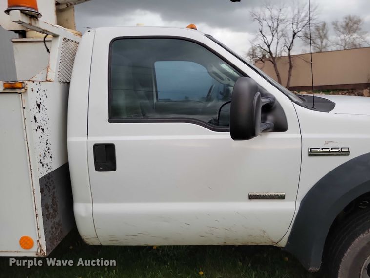 image for item DZ7041 2006 Ford F550 bucket truck