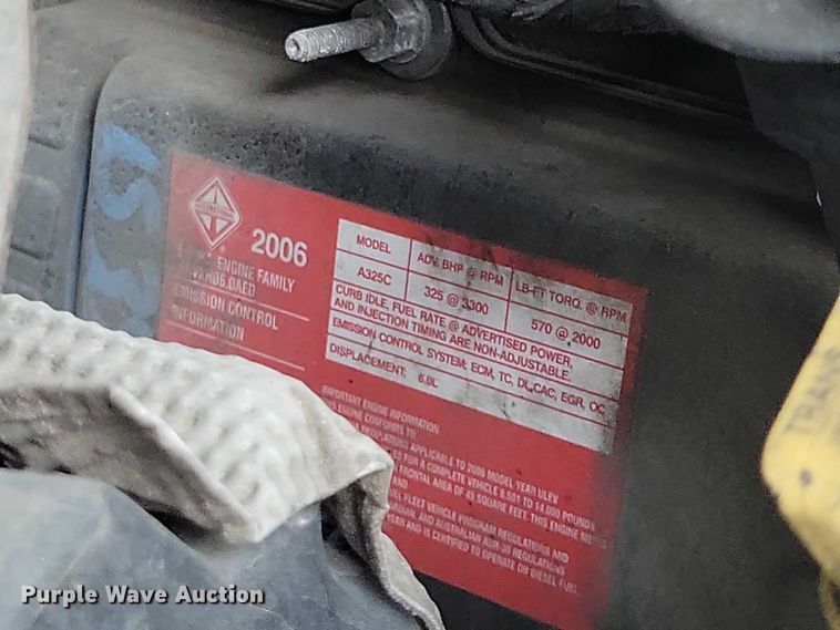 image for item DZ7041 2006 Ford F550 bucket truck
