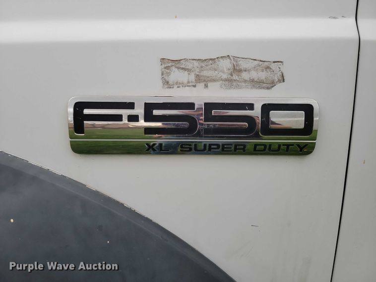 image for item DZ7041 2006 Ford F550 bucket truck