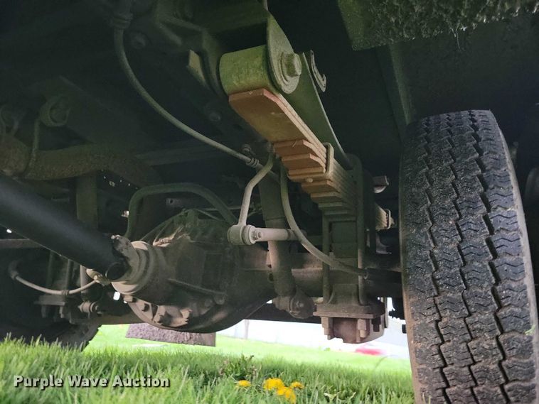 image for item DZ7041 2006 Ford F550 bucket truck