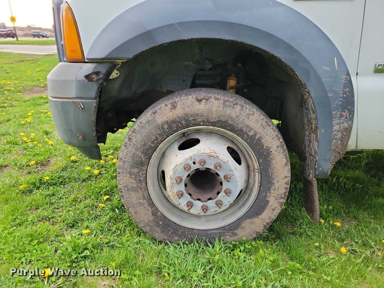 image for item DZ7041 2006 Ford F550 bucket truck