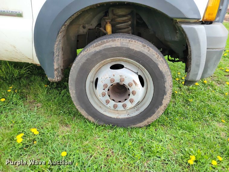 image for item DZ7041 2006 Ford F550 bucket truck