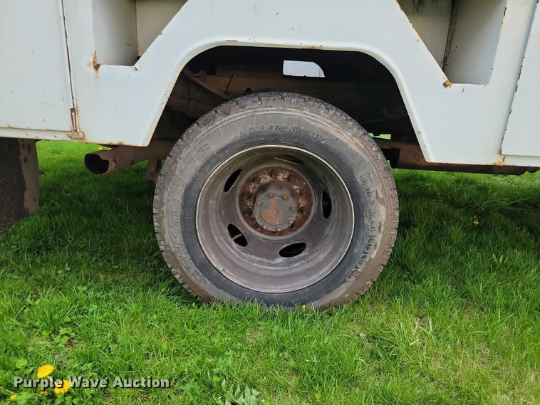 image for item DZ7041 2006 Ford F550 bucket truck