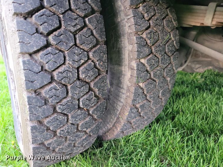 image for item DZ7041 2006 Ford F550 bucket truck