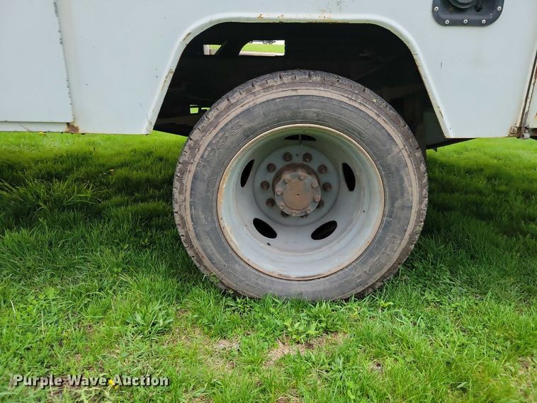 image for item DZ7041 2006 Ford F550 bucket truck