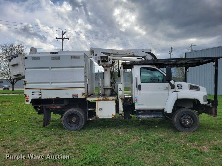 image for item DZ7042 2006 GMC C5500 forestry bucket truck