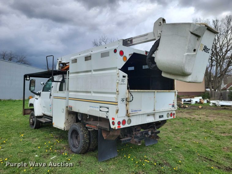 image for item DZ7042 2006 GMC C5500 forestry bucket truck