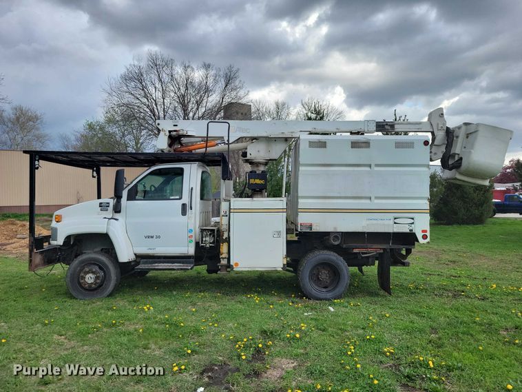image for item DZ7042 2006 GMC C5500 forestry bucket truck