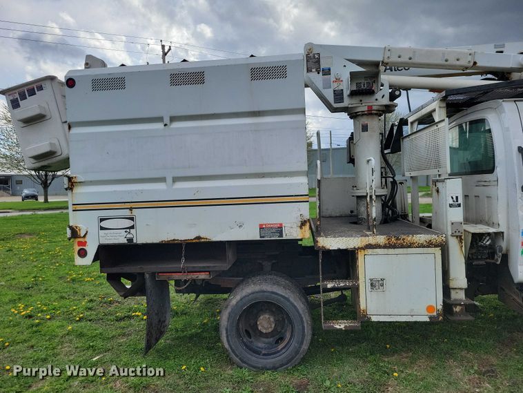 image for item DZ7042 2006 GMC C5500 forestry bucket truck
