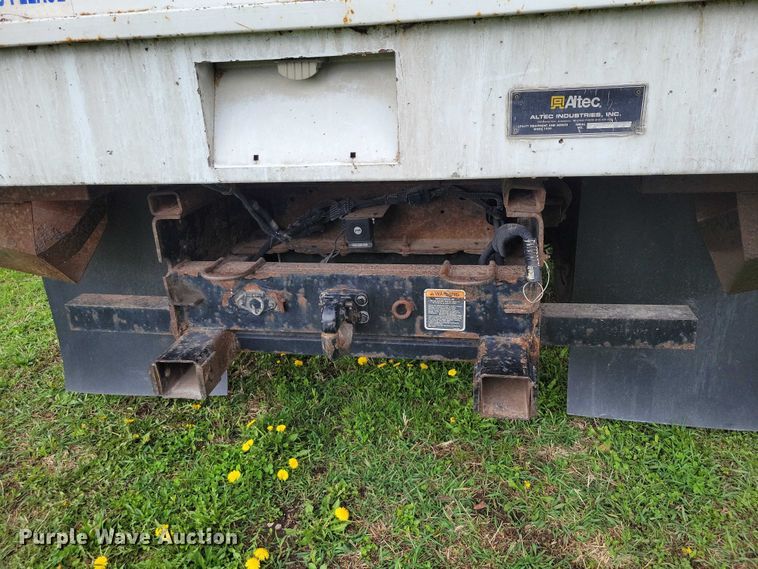 image for item DZ7042 2006 GMC C5500 forestry bucket truck