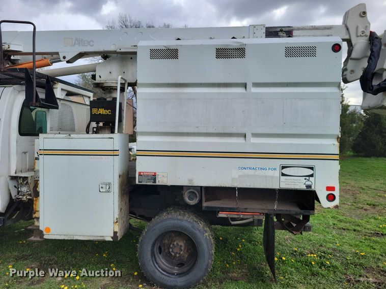 image for item DZ7042 2006 GMC C5500 forestry bucket truck