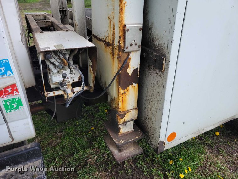 image for item DZ7042 2006 GMC C5500 forestry bucket truck