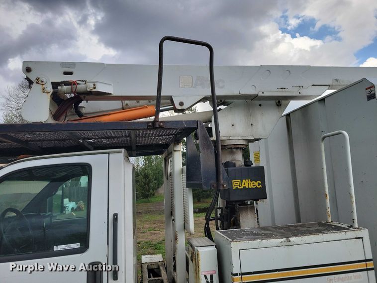 image for item DZ7042 2006 GMC C5500 forestry bucket truck