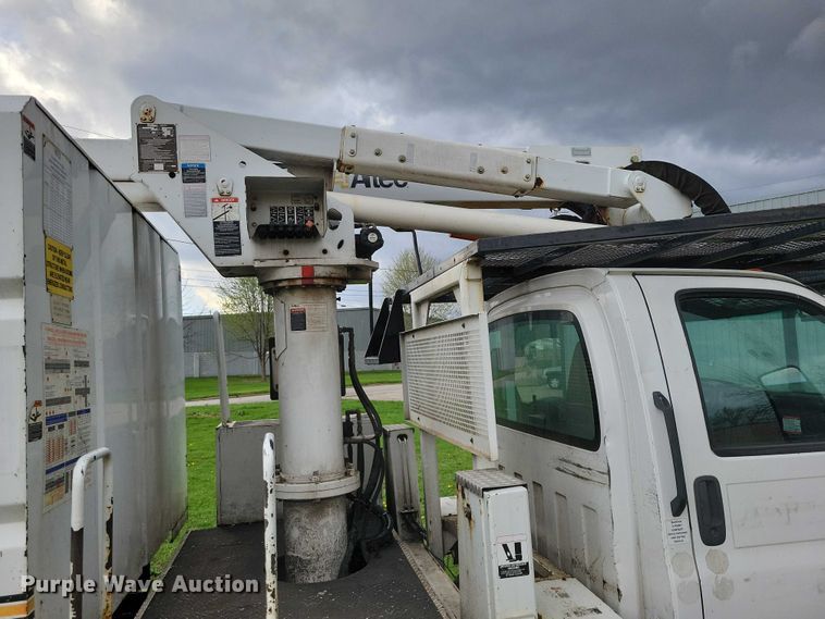 image for item DZ7042 2006 GMC C5500 forestry bucket truck