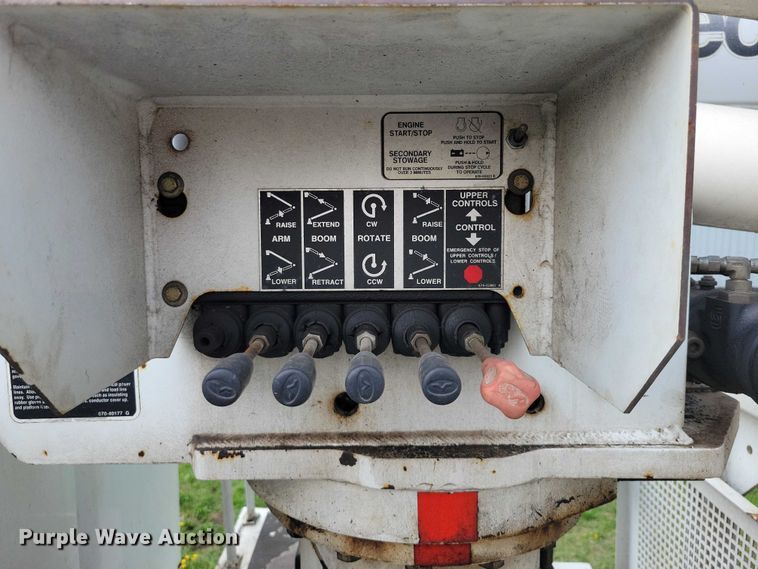 image for item DZ7042 2006 GMC C5500 forestry bucket truck