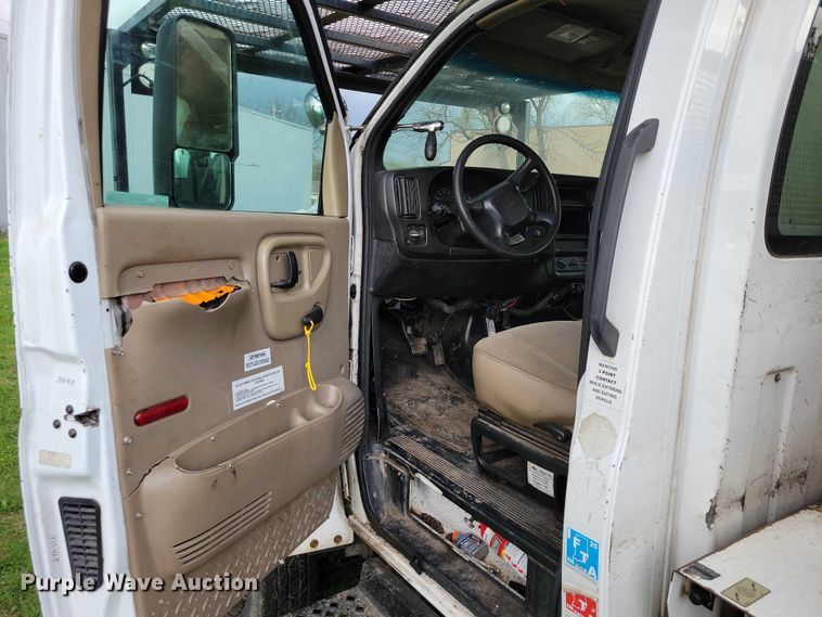 image for item DZ7042 2006 GMC C5500 forestry bucket truck