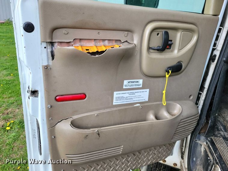 image for item DZ7042 2006 GMC C5500 forestry bucket truck
