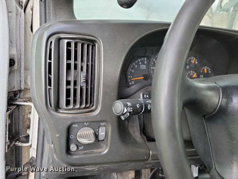 image for item DZ7042 2006 GMC C5500 forestry bucket truck