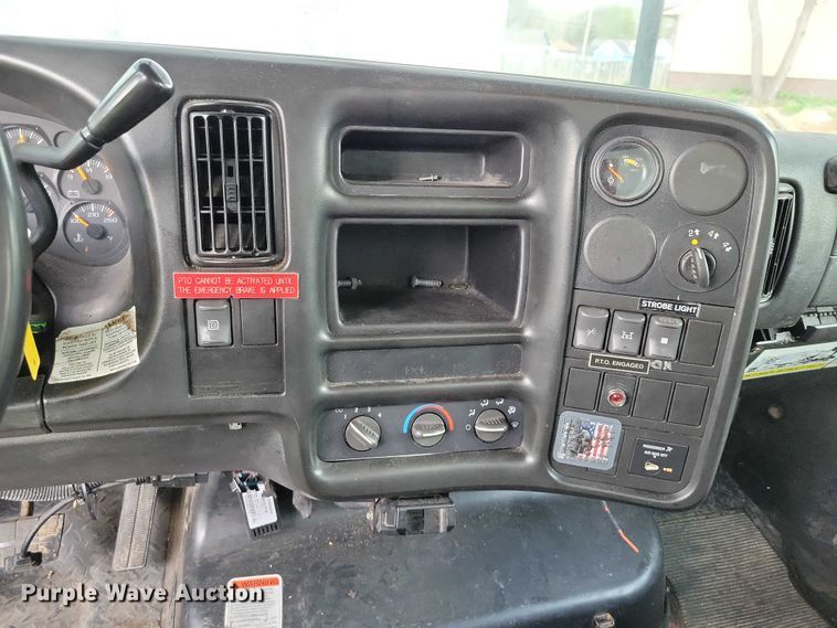 image for item DZ7042 2006 GMC C5500 forestry bucket truck