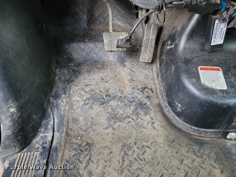 image for item DZ7042 2006 GMC C5500 forestry bucket truck