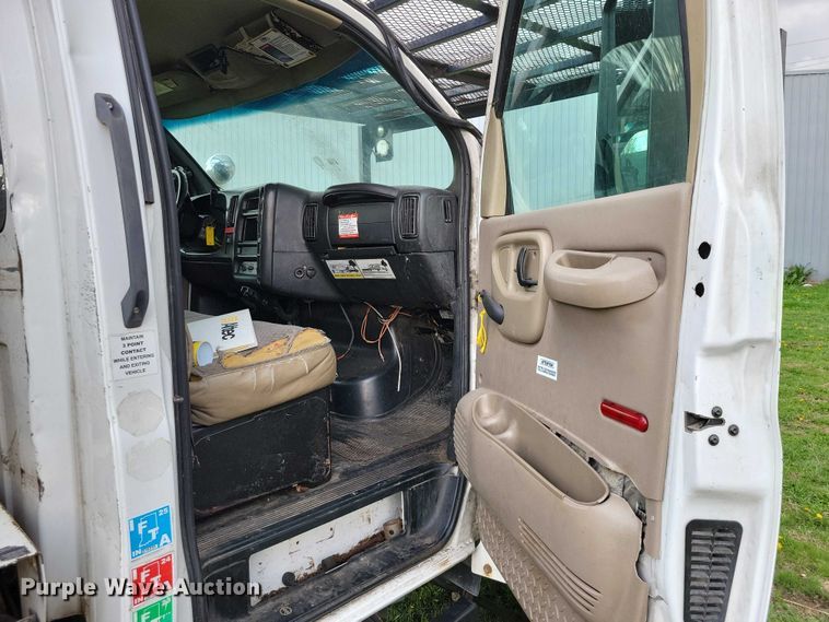 image for item DZ7042 2006 GMC C5500 forestry bucket truck