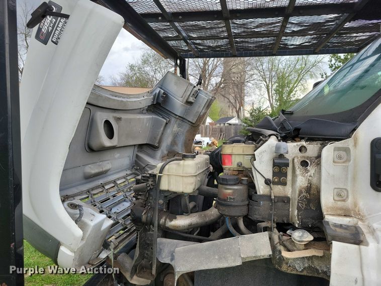image for item DZ7042 2006 GMC C5500 forestry bucket truck