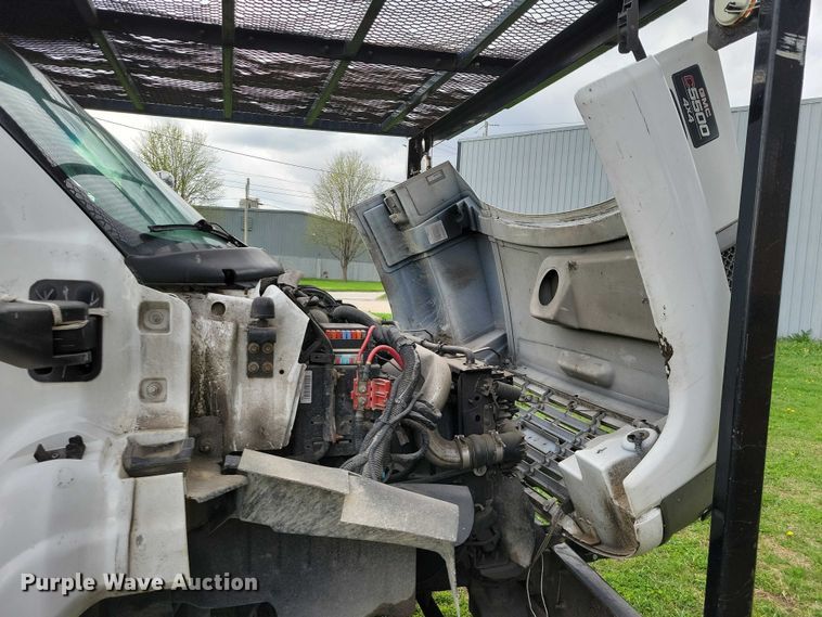 image for item DZ7042 2006 GMC C5500 forestry bucket truck