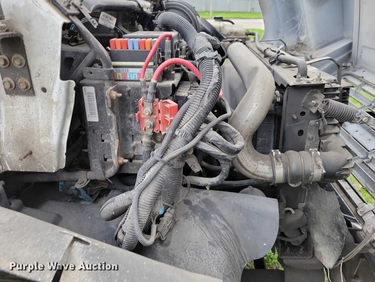 image for item DZ7042 2006 GMC C5500 forestry bucket truck