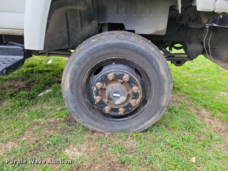 image for item DZ7042 2006 GMC C5500 forestry bucket truck