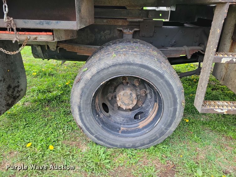 image for item DZ7042 2006 GMC C5500 forestry bucket truck