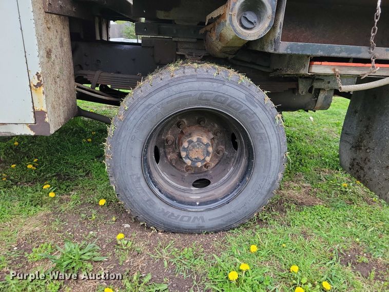 image for item DZ7042 2006 GMC C5500 forestry bucket truck