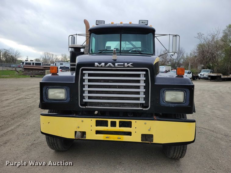 image for item DZ7045 1997 Mack RD688S semi truck