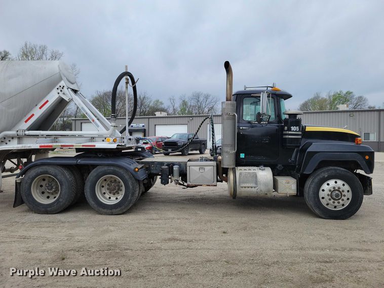 image for item DZ7045 1997 Mack RD688S semi truck