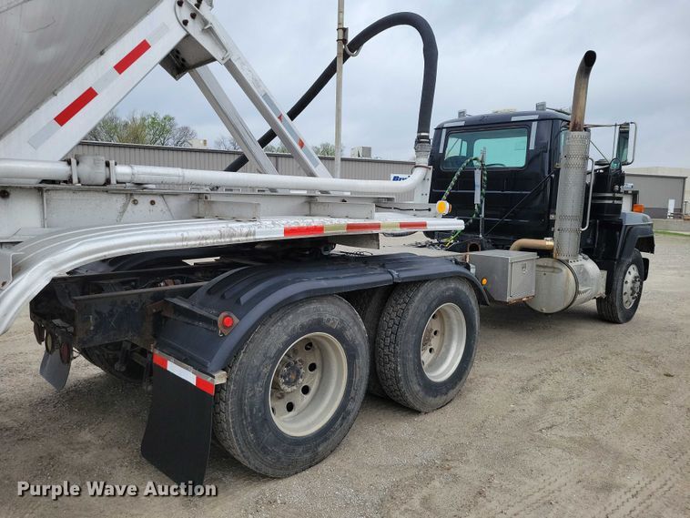 image for item DZ7045 1997 Mack RD688S semi truck