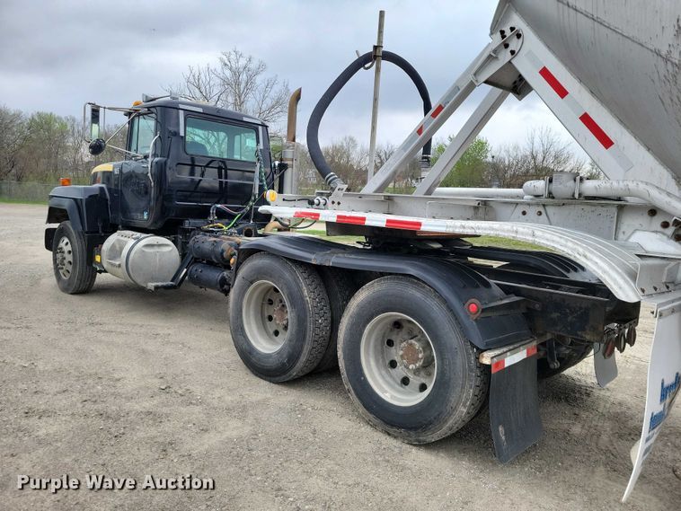 image for item DZ7045 1997 Mack RD688S semi truck