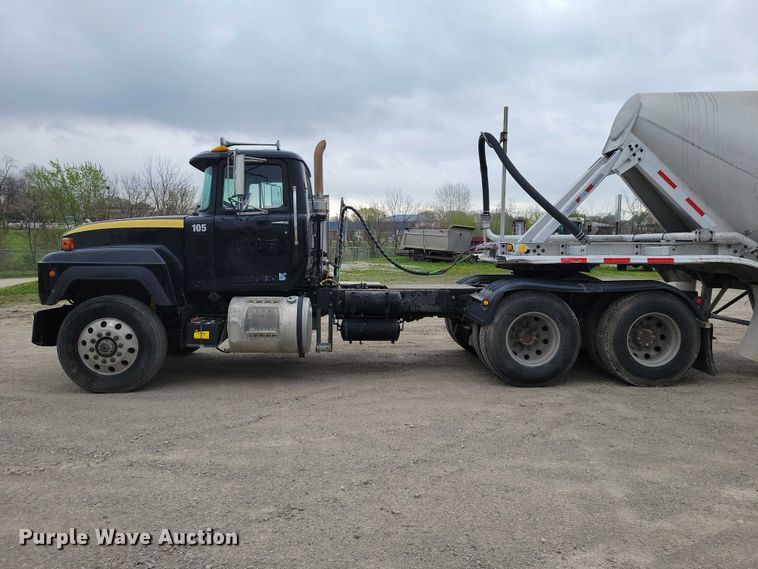 image for item DZ7045 1997 Mack RD688S semi truck