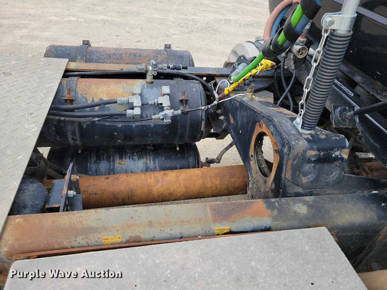 image for item DZ7045 1997 Mack RD688S semi truck