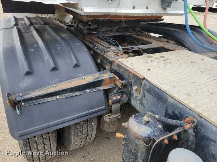 image for item DZ7045 1997 Mack RD688S semi truck