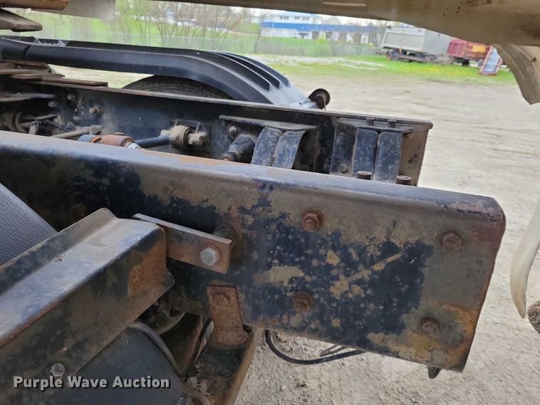 image for item DZ7045 1997 Mack RD688S semi truck