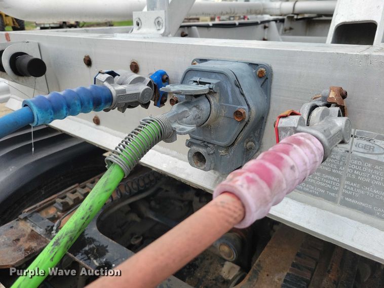 image for item DZ7045 1997 Mack RD688S semi truck