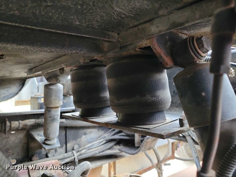 image for item DZ7045 1997 Mack RD688S semi truck