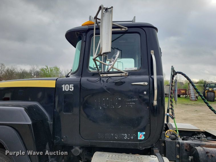 image for item DZ7045 1997 Mack RD688S semi truck